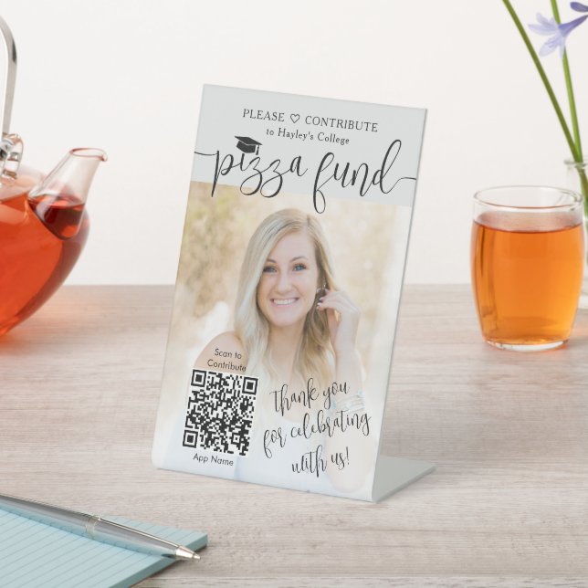 Uni Pizza Fund Abschluss QR Code & Foto Sockelschild (In SItu)