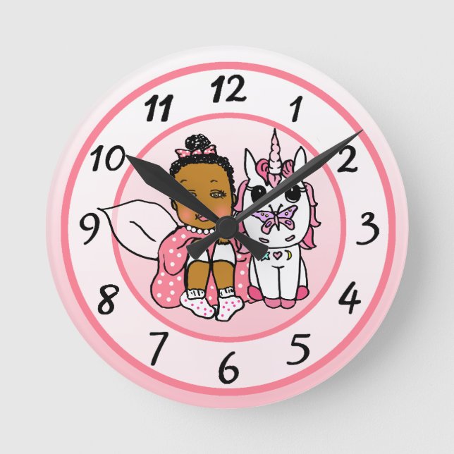 Unicorn and Fairy Whimsical Folk Art Girl's Runde Wanduhr (Vorderseite)