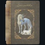Unicorn Lover Leather Book look Bronze iPad Hülle<br><div class="desc">Dieses Design kann in dem Bereich personalisiert werden, der durch das Ändern des Fotos und/oder Textes zur Verfügung gestellt wird. Oder Sie können es anpassen, indem Sie den Mausklick auswählen, um weitere Optionen anzupassen, um die Farbe des Hintergrunds zu löschen oder zu ändern, Text hinzuzufügen, die Textfarbe oder den Stil...</div>