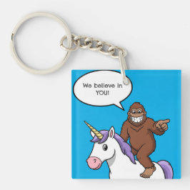 Unicorn und Bigfoot sagen, sie glauben beide an di Schlüsselanhänger