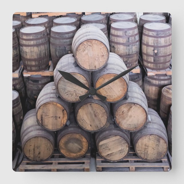 Unique Rum Barrels Quadratische Wanduhr (Vorderseite)