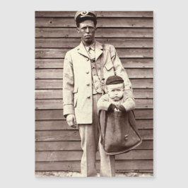 Universeller Postbote mit Baby in Mailbag Magnetkarte