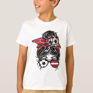 Unordentlicher Dutt Haare Lettisches Fußball Mädch T-Shirt