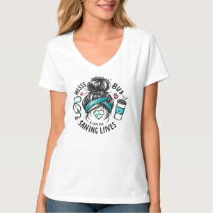 Unordentlicher Dutt Kaffee Rettet Leben Gesundheit T-Shirt