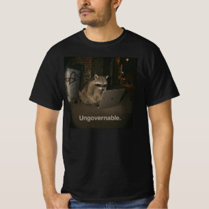Unregierbarer Waschbär arbeitet spät in der Nacht T-Shirt