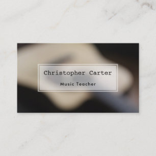 Unscharfe Akustikgitarre, künstlerisches Foto Visitenkarte