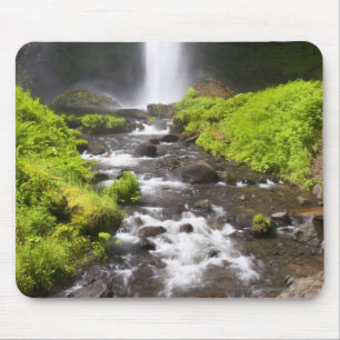 Unscharfer Wasserfall und Fluss Mousepad