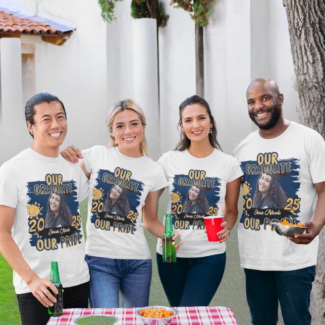 Unser Abschluss ist stolz auf seine ganz eigene Fa Tri-Blend Shirt (Von Creator hochgeladen)