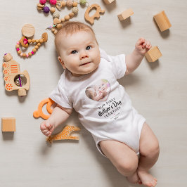 Unser Baby-Bodysuit für die erste Mutter am Foto Baby Strampler