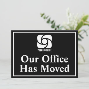 Unser Büro ist umgezogen Schwarz Weiß Business-Log Ankündigung