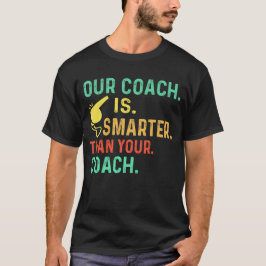 Unser Coach ist schlauer als Ihr Trainer. T-Shirt