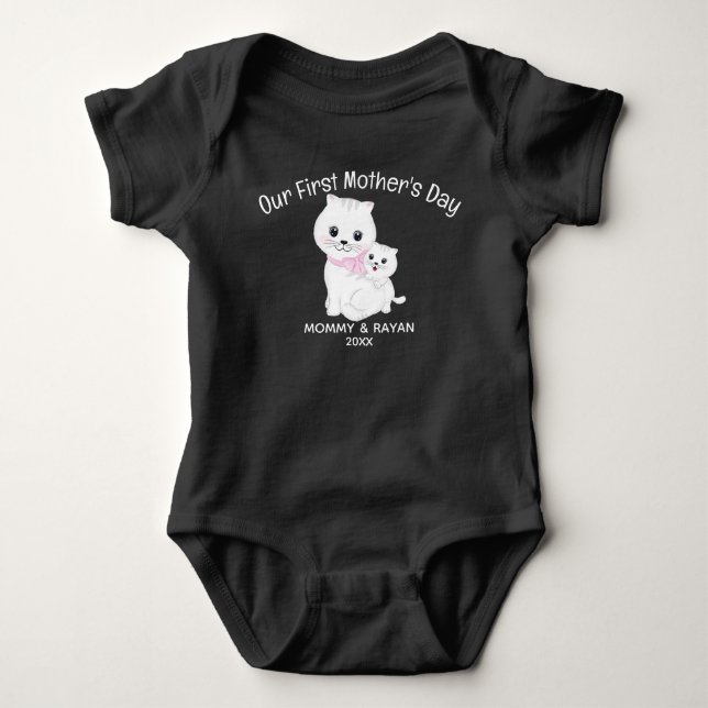 Unser erster Muttertag, Baby Cat individuelle Name Strampler (Vorderseite)
