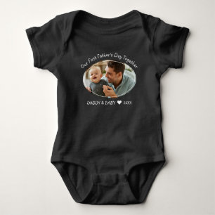 Unser erster Vatertag zusammen Baby-Foto Schwarz Baby Strampler