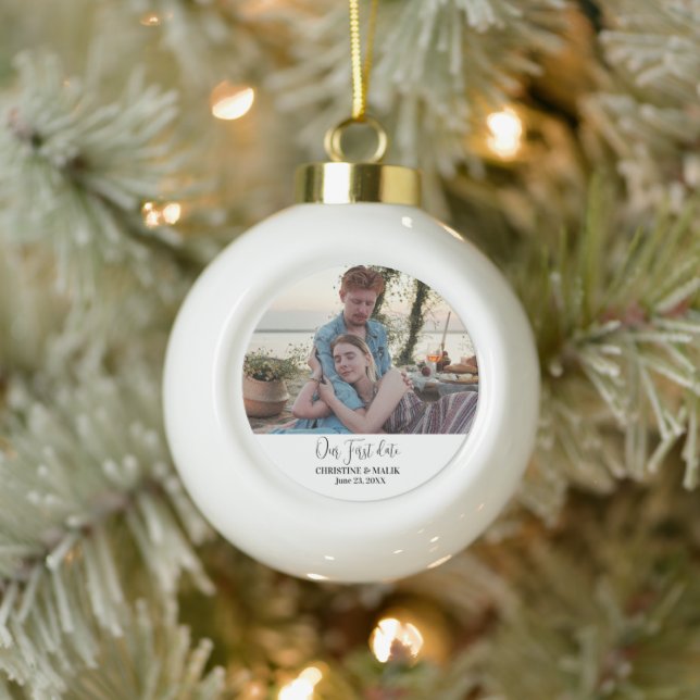 Unser erstes Date Foto Couple Weihnachten Keramik Kugel-Ornament (Baum)