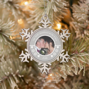 Unser erstes Jahr als Mr. und Mrs. Foto Jahr grau  Schneeflocken Zinn-Ornament