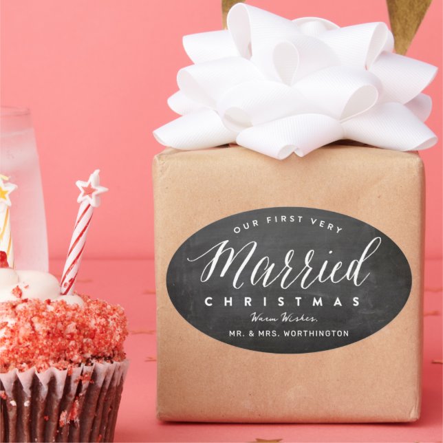 Unser erstes, sehr Verheiratetes Weihnachtsfest Ovaler Aufkleber (Party)