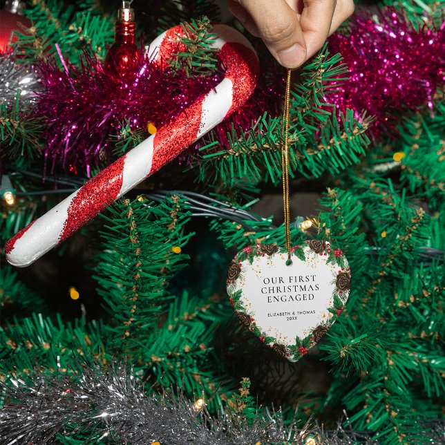 Unser erstes Verlobtes Kieferkiefer-Foto zu Weihna Keramik Ornament (Front)