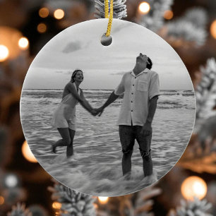 Unser erstes Verlobtes Schwarz-Weiß-Foto zu Weihna Keramik Ornament