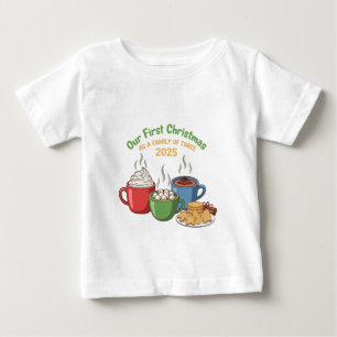 "Unser erstes Weihnachten als Familie zu dritt 202 Baby T-shirt