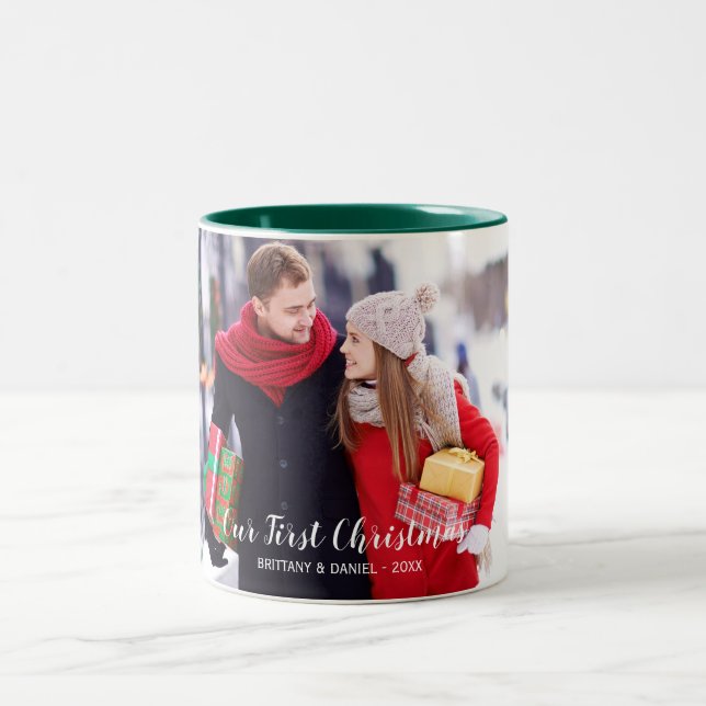 Unser erstes Weihnachts-Couple-Foto Grün Weiß Zweifarbige Tasse (Mittel)