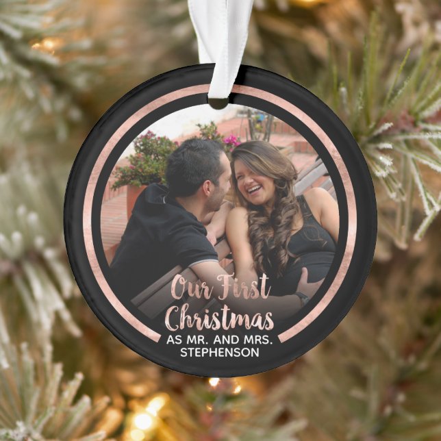 Unser erstes Weihnachts-Rose-Gold-Script-Foto Ornament (Baum)