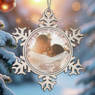 Unser erstes Weihnachtsfest - Mr. und Mrs. Rose Co Schneeflocken Zinn-Ornament