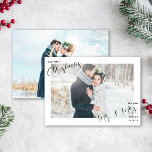 Unser erstes Weihnachtsfrisch verheiratetes Foto<br><div class="desc">Diese wunderschöne, moderne Weihnachtskarte aus dem Neuen Foto bietet Ihr Foto für Hochzeiten hinter einer weißen Grenze mit dem Wort 'Weihnachten' und 'Mr. & Mrs.' in einer modernen handgeschriebenen Schriftzeichen. Ermöglicht Ihren neuen verheirateten Namen, sowie das Hochzeitstermin. Der Text ist schwarz und sollte mit den meisten Fotos funktionieren, es sei...</div>