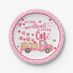 Unser kleiner Süße dreht ein Plättchen Pappteller