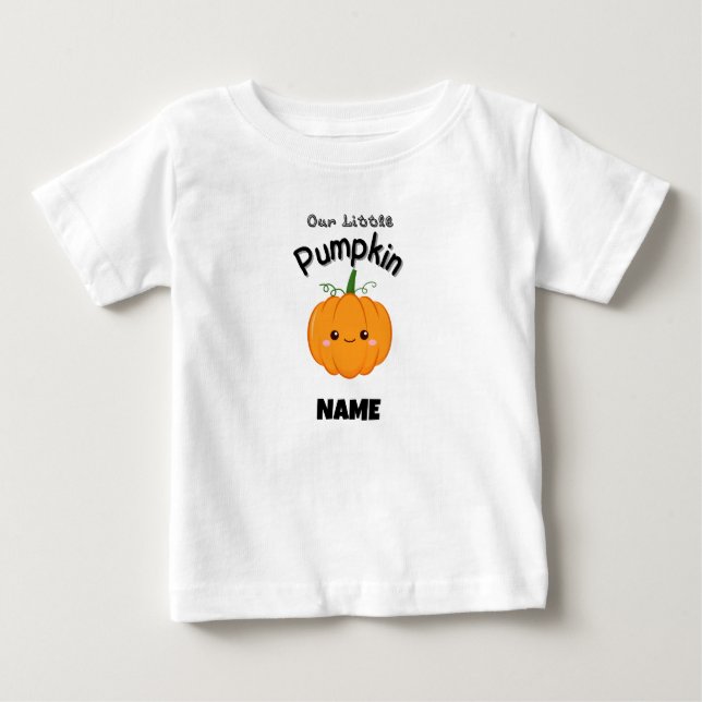 Unser kleines, personalisiertes Kürbisgeschenk Baby T-shirt (Vorderseite)
