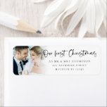 Unsere 1. Weihnachtsfrau Foto Name Rücksendeadress<br><div class="desc">Unser 1. Weihnachtsmann Foto Name Rücksendeadresse. Eine tolle Ergänzung zu Ihren festlichen Mailings, die Ihr erstes verheiratetes Weihnachtsfest feiern! Ein spielerisches Set-Skript für "Unsere ersten Weihnachten" und die Erholung des Textes ist leicht zu personalisieren. Ersetzen Sie das Beispiel-Foto durch das eigene. Ein Gradientenüberlagerungsschicht befindet sich oben auf Ihrem Foto, sodass...</div>