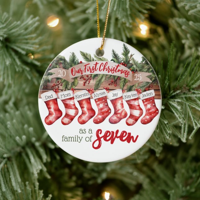 Unsere erste Weihnachtsfamilie von 7 Strümpfen Keramik Ornament (Baum)