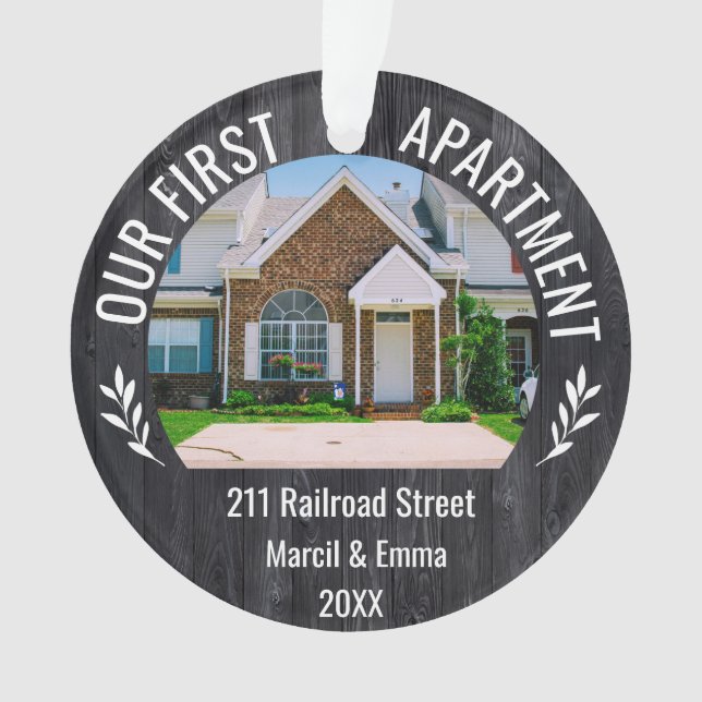 Unsere erste Wohnung 2023 Individuelle Name & 2 Fo Ornament (Vorderseite)