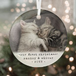 Unsere ersten Weihnachten 2 Katzen oder jedes Haus Ornament Aus Glas<br><div class="desc">Feiern Sie mit einem Foto rund um das Glas die Freuden Ihrer neuesten Furry-Familienmitglieder. Kitten Bild und alle Texte auf dieser Vorlage sind einfach zu personalisieren. Wenn gewünscht, ändern Sie "Unser erstes Weihnachten" zu einer beliebigen Formulierung oder zu einem Gedenkschmuck zu schaffen. Es kann so angepasst werden, dass es auch...</div>