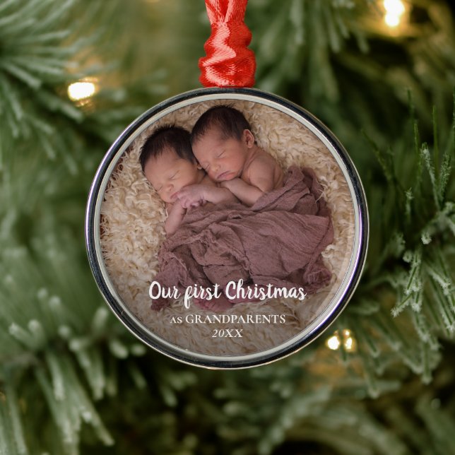 Unsere ersten Weihnachten als Großeltern Baby Foto Ornament Aus Metall (Baum)