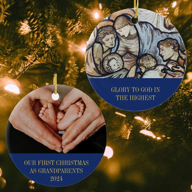 Unsere ersten Weihnachten als Großeltern Christlic Keramik Ornament (Our First Christmas As Grandparents Religious Christian Catholic Nativity Custom Baby Photo Ornament)