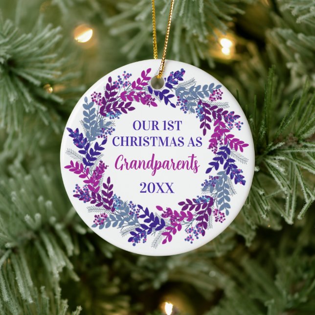 Unsere ersten Weihnachten als Großeltern Lila Krau Keramik Ornament (Baum)