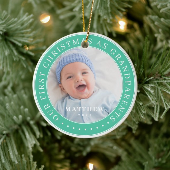 Unsere ersten Weihnachten als Großeltern modern ei Keramik Ornament (Baum)