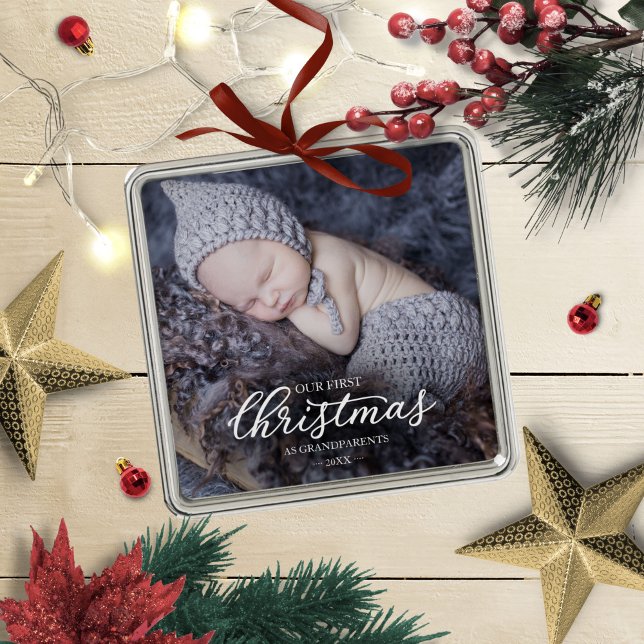 Unsere ersten Weihnachten als Großeltern weiße Sch Ornament Aus Metall (Von Creator hochgeladen)