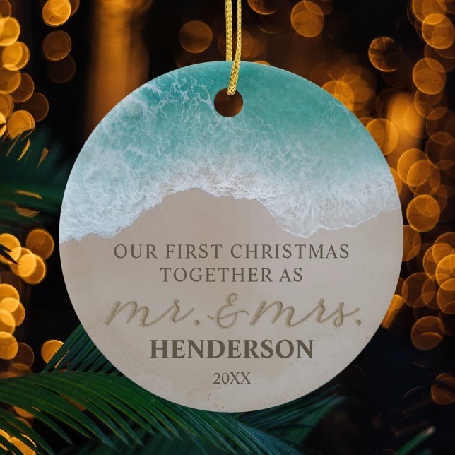 Unsere ersten Weihnachten als Mr. & Mrs. Beach Keramik Ornament (Von Creator hochgeladen)