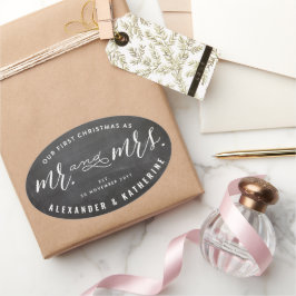 Unsere ersten Weihnachten als Mr. & Mrs. Chalkboar Ovaler Aufkleber