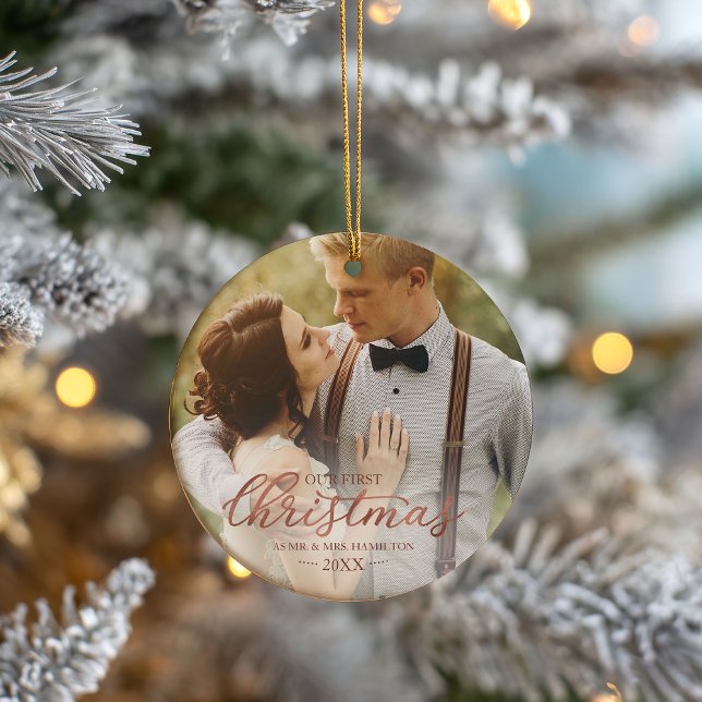 Unsere ersten Weihnachten als Mr. und Mrs. Rose Go Keramik Ornament (Von Creator hochgeladen)