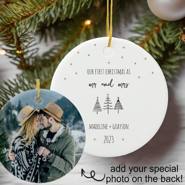 Unsere ersten Weihnachten Mr. and Mrs Simple Trees Keramik Ornament (Von Creator hochgeladen)