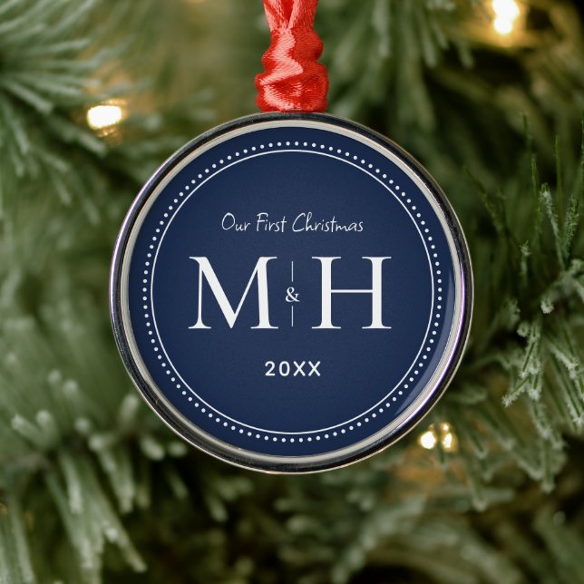 Unsere ersten Weihnachten Newlywings Monogram Navy Ornament Aus Metall (Baum)