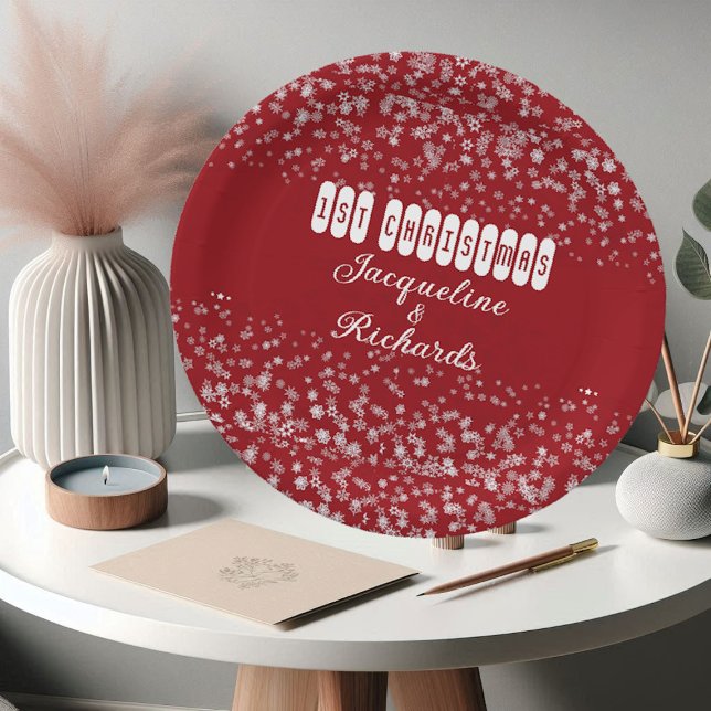 Unsere ersten Weihnachtsschneeflocken Rot Elegant  Pappteller (Our First Christmas Snowflakes Red Elegant Custom Paper Plates)