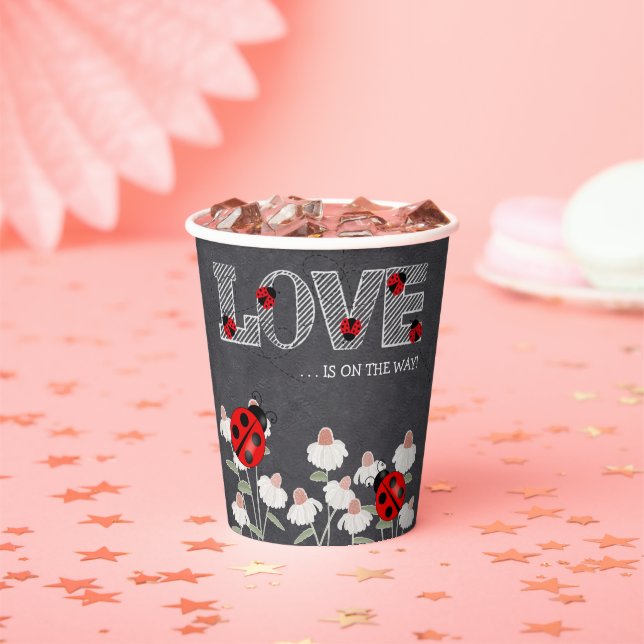Unsere kleine Liebe Bug Chalkboard Babydusche Pappbecher (Insitu)