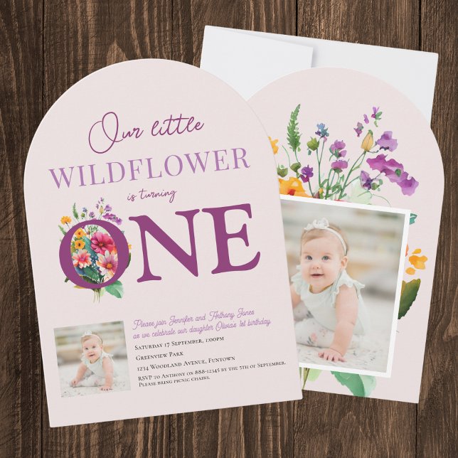 Unsere kleine Wildblume 1. Geburtstag hellen Blume Einladung (Our Little Wildflower is turning ONE floral purple 1st birthday invitation with custom baby photo)