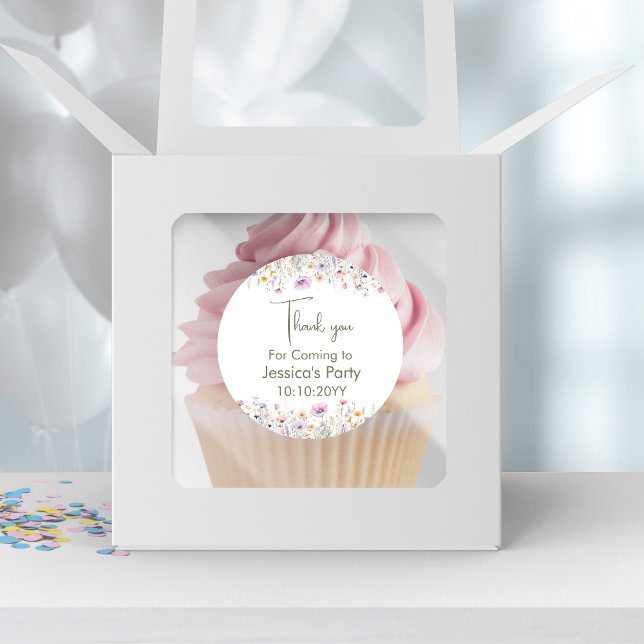 Unsere kleine Wildblume, die uns einen auswendig m Runder Aufkleber (Von Creator hochgeladen)