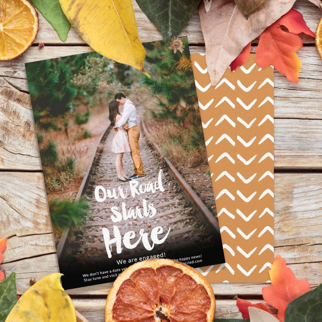 Unsere Straße beginnt hier Skript-Foto-Verlobung Ankündigung (Von Creator hochgeladen)