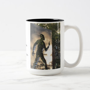 Unsichtbarer Mann in New- York CityTasse Zweifarbige Tasse