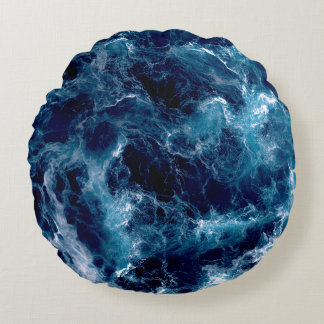 Untamed Sea Churn Rundes Kissen